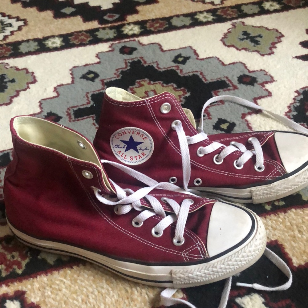 Maroon converse